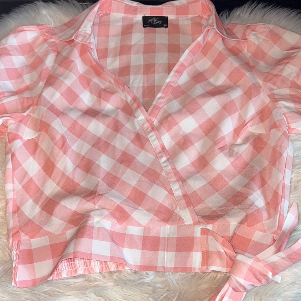 Pink and White Crop Wrap Blouse with Notched Collar
